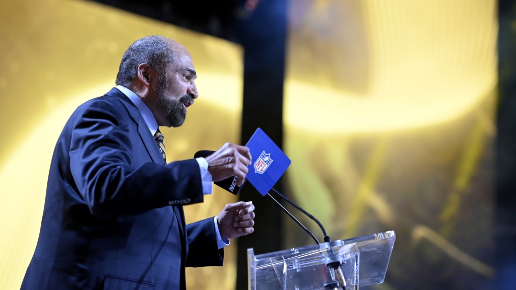 Franco Harris honored by NFL, announces Steelers draft pick