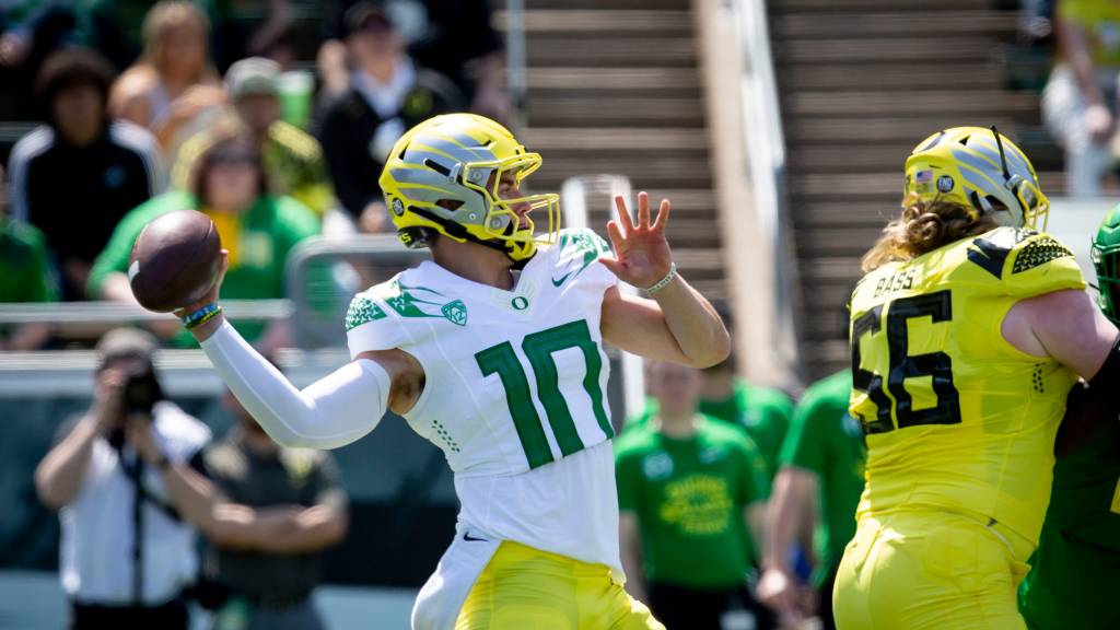 Oregon QB Bo Nix reacts to first game inside of Autzen Stadium