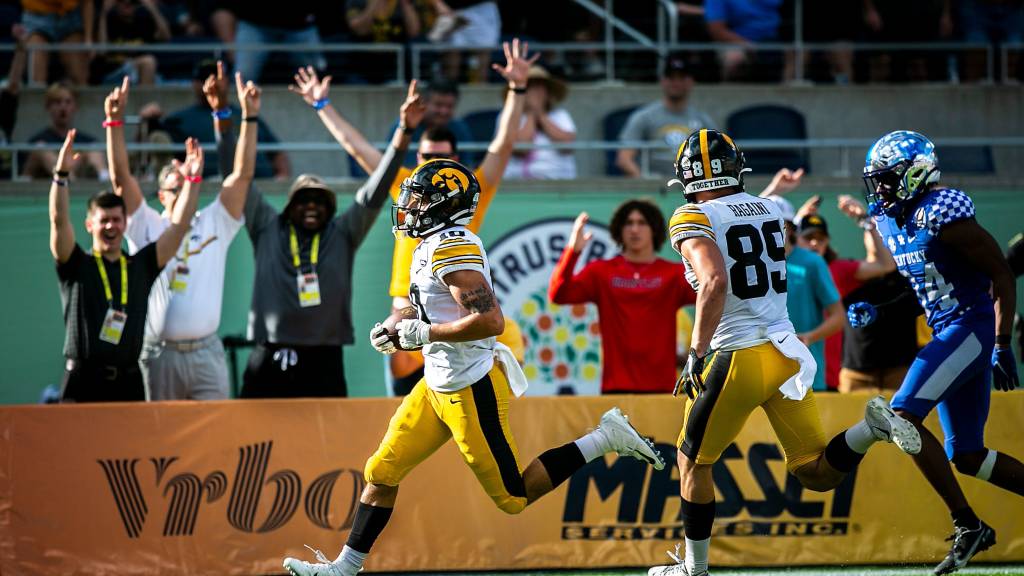 CBS Sports leaves Hawkeyes out of post-spring top 25