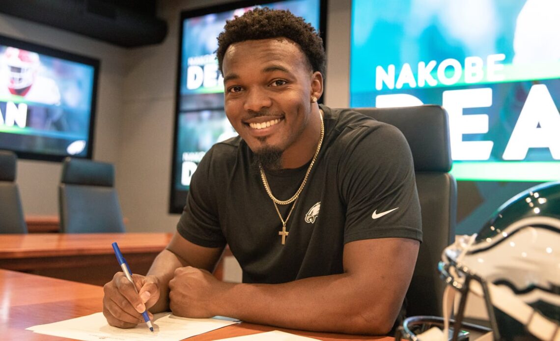 Eagles sign Nakobe Dean to his rookie contract