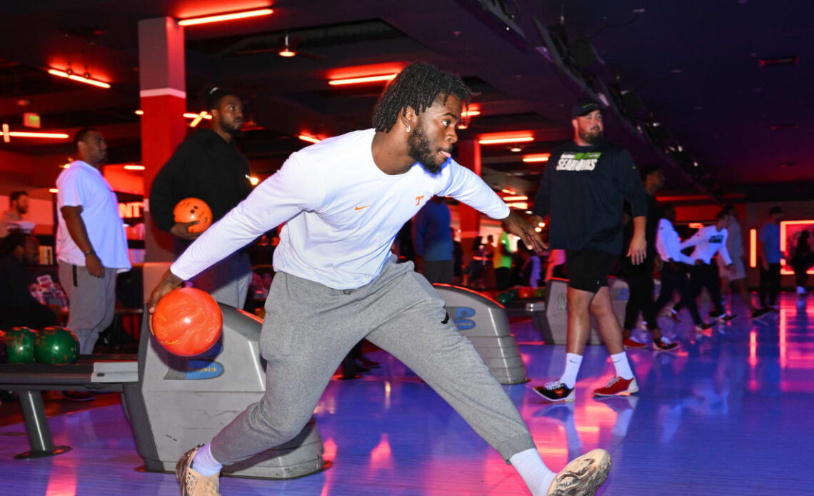 PHOTOS: Seahawks Compete In Bowling Tournament