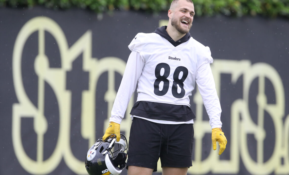 2022 Steelers training camp Tight end VCP Football