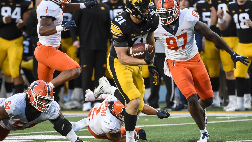 2022 snapshot profile of Hawkeyes LB Jack Campbell