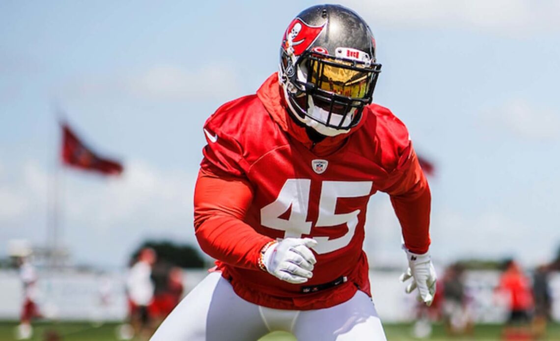 Bucs' Inside Linebacker Corps Coming into Focus at OTAs