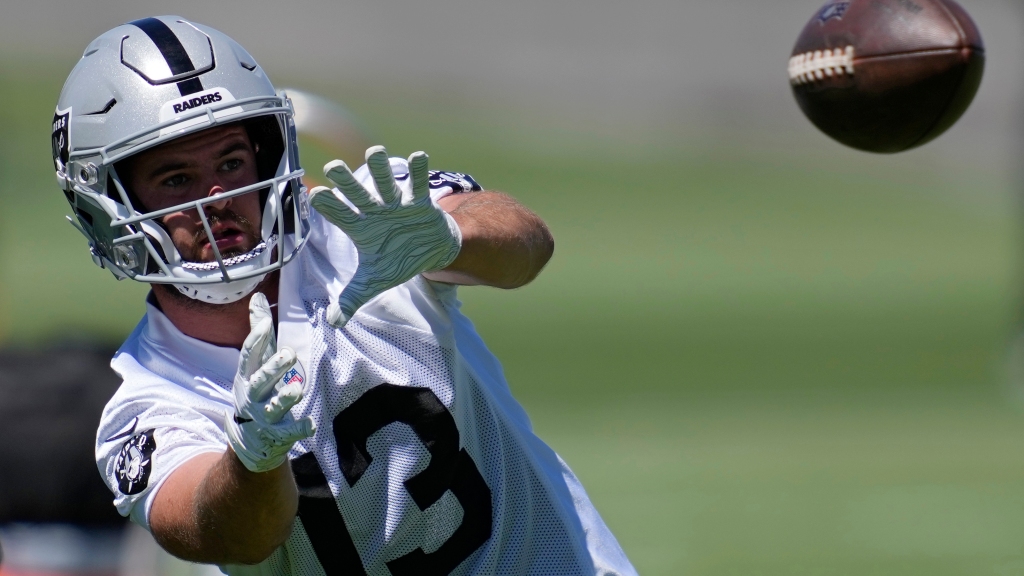 Davante Adams praises ‘football acumen’ of WR Hunter Renfrow