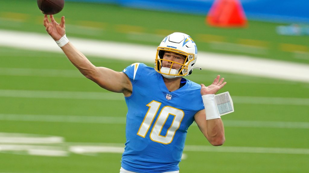 ESPN projects Justin Herbert will be top-3 NFL QB in 2022