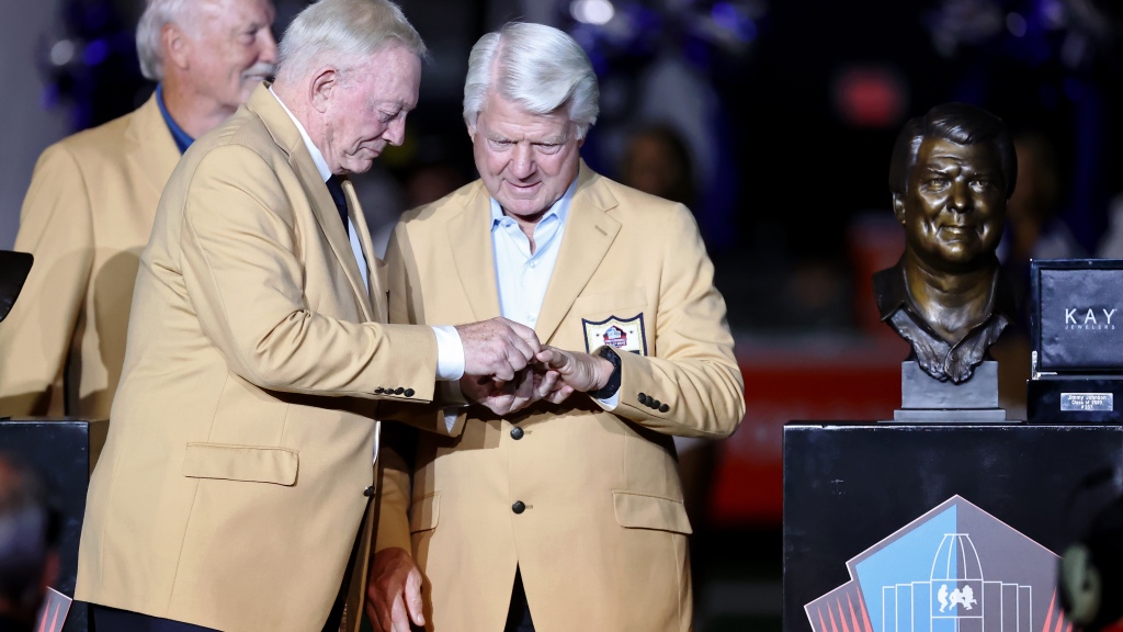 No timeframe on Jimmy Johnson in Cowboys Ring of Honor