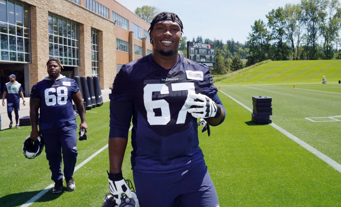 Seahawks Sign First-Round Pick Charles Cross