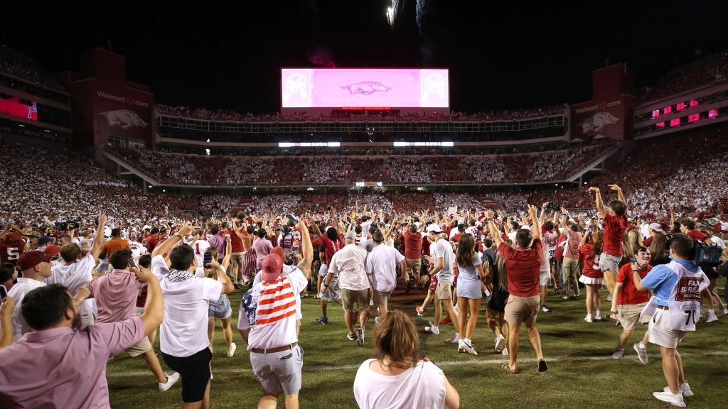 Several Arkansas football players launch behind-the-scenes access for fans via NIL