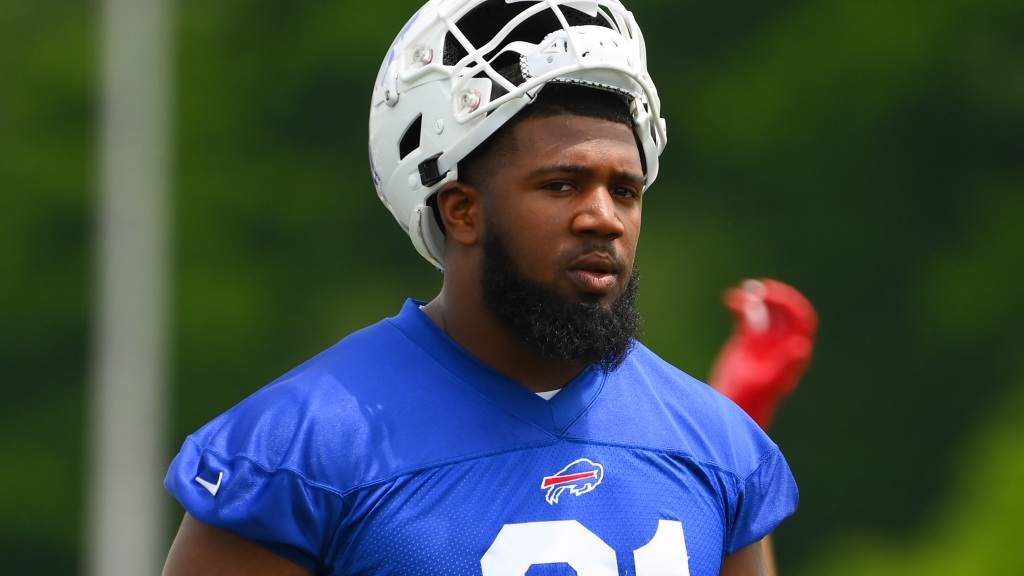 Buffalo Bills Ed Oliver gets after it during offseason workout session