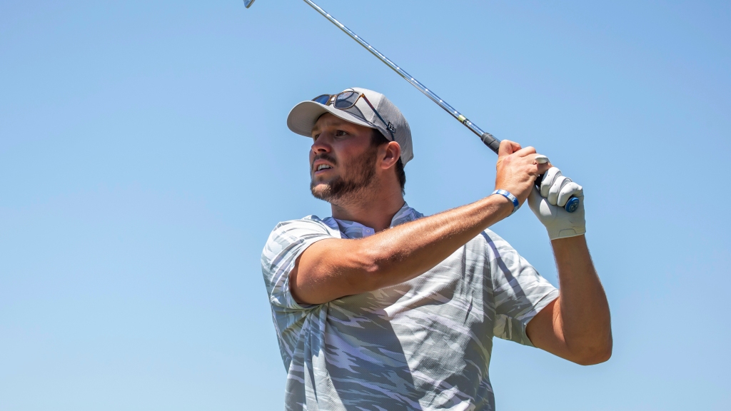 Buffalo Bills QB Josh Allen links with Steph Curry at golf tournament