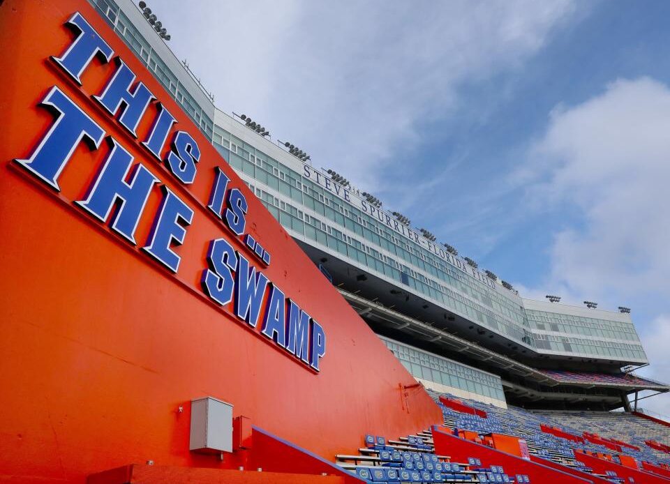 Caleb Downs picks Alabama, busy times at The Swamp, and more