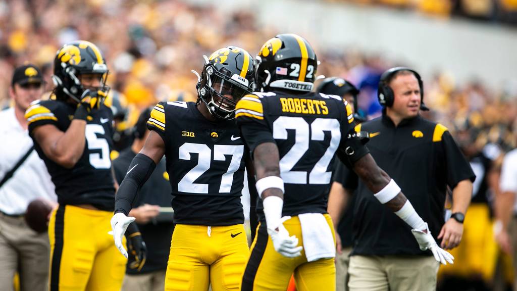Hawkeyes in top 5 for 2023 DBs, Caden, Cameren Jenkins