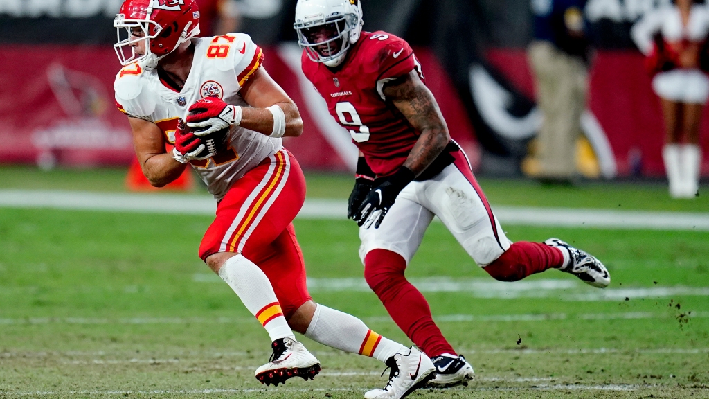 Isaiah Simmons doing more workouts with safeties before training camp