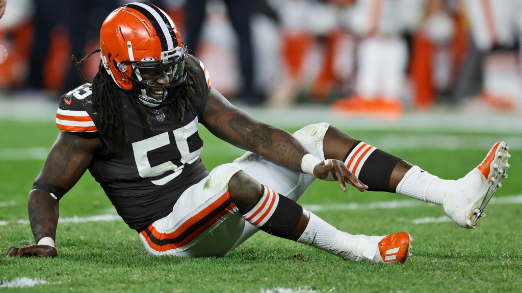 Takk McKinley could be an late addition to Browns