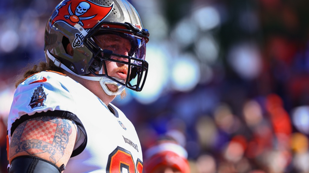 Video surfaces of knee injury to Bucs’ Pro Bowl center