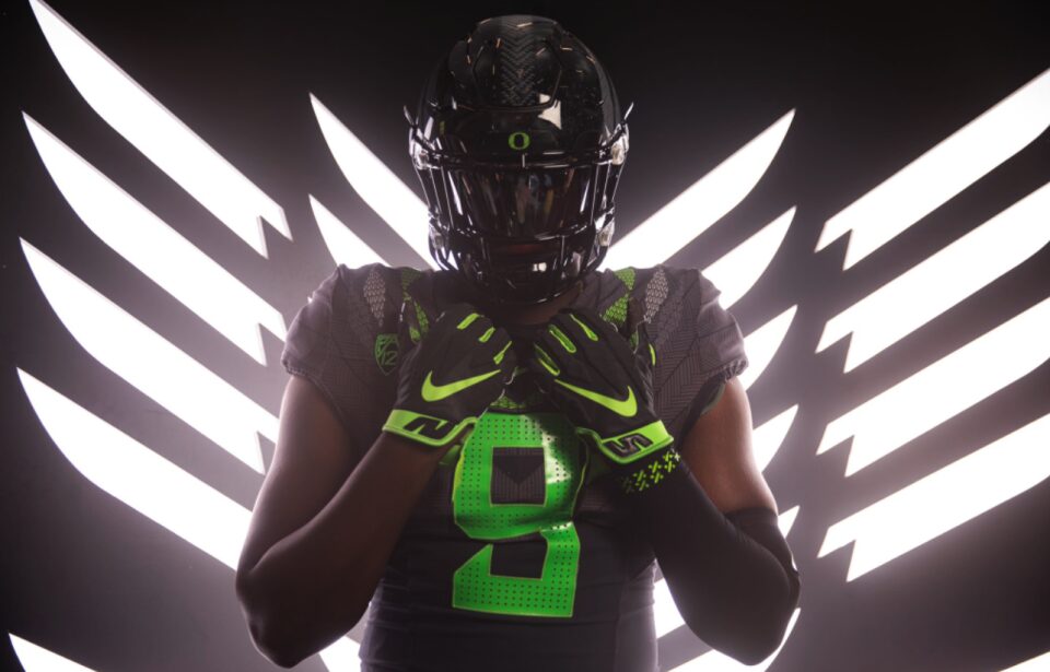 4-star DL Terrance Green commits to Oregon Ducks