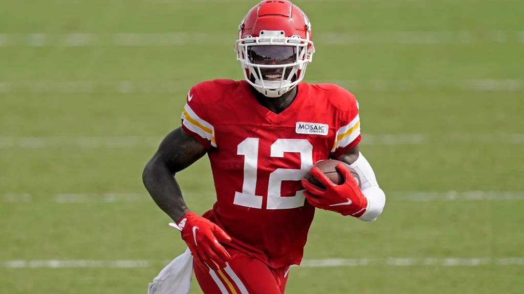 Chiefs WR Josh Gordon going ‘full throttle’ for spot on 53-man roster