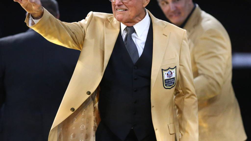 Dick Vermeil receives his gold Pro Football Hall of Fame jacket