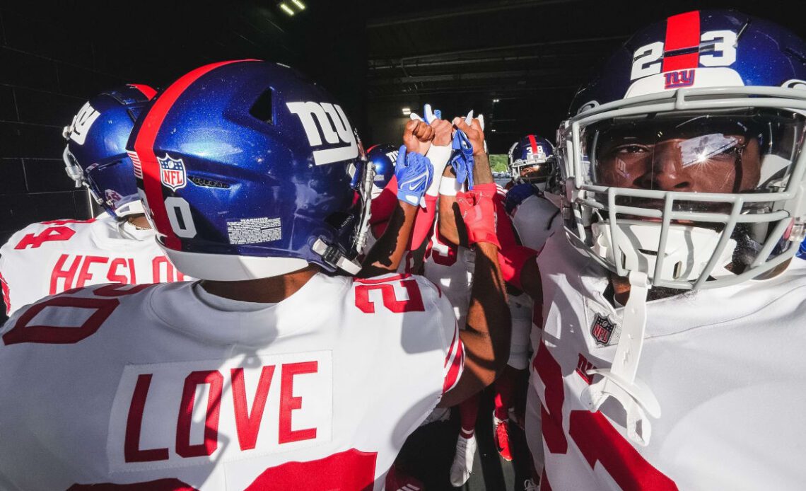 📸 Giants take the field in Foxborough