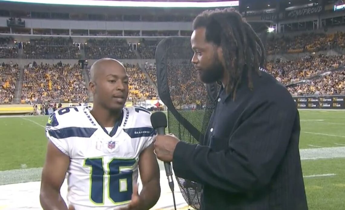 Michael Bennett Gives Former Teammate Tyler Lockett A Sideline Interview 