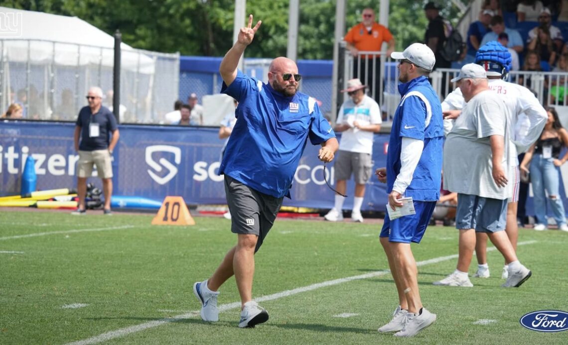 Mike Kafka calling plays for Brian Daboll's Giants at training camp