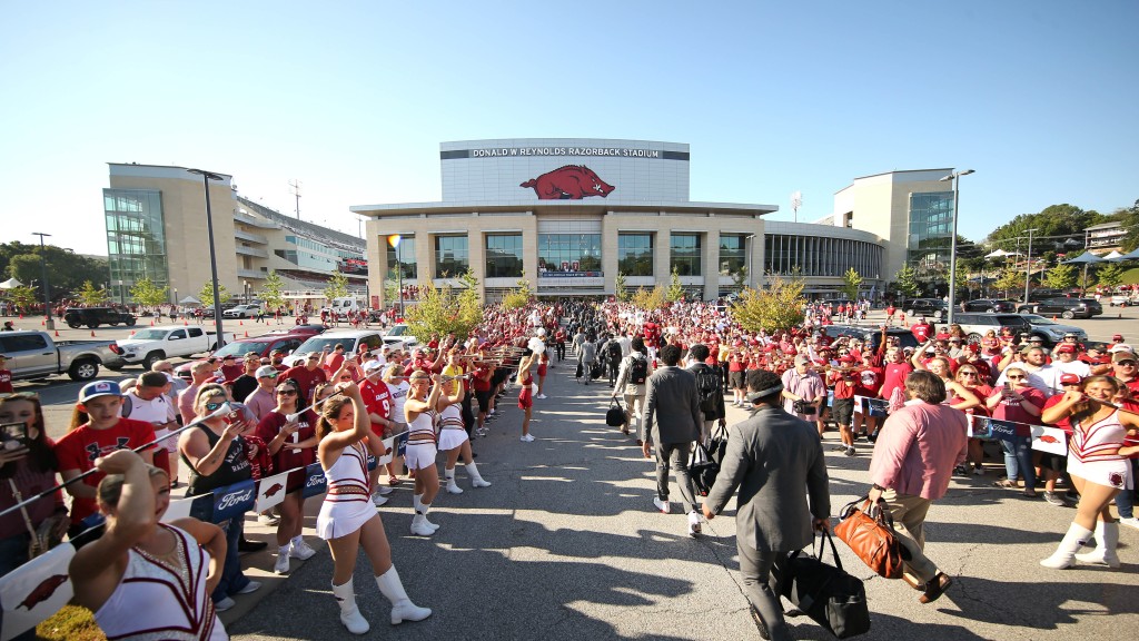 Arkansas looking to extend win streak against Missouri State to four
