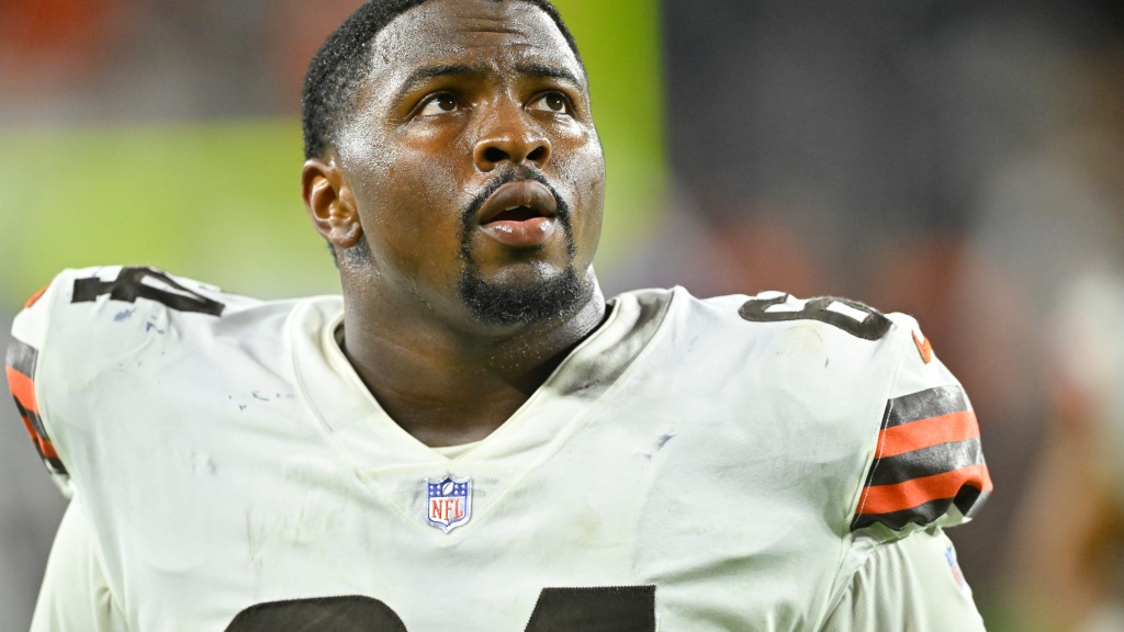 Browns elevating Roderick Perry from PS, might sit Perrion Winfrey
