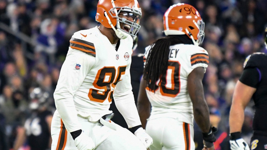 Browns teammates pour out support for Myles Garrett after crash