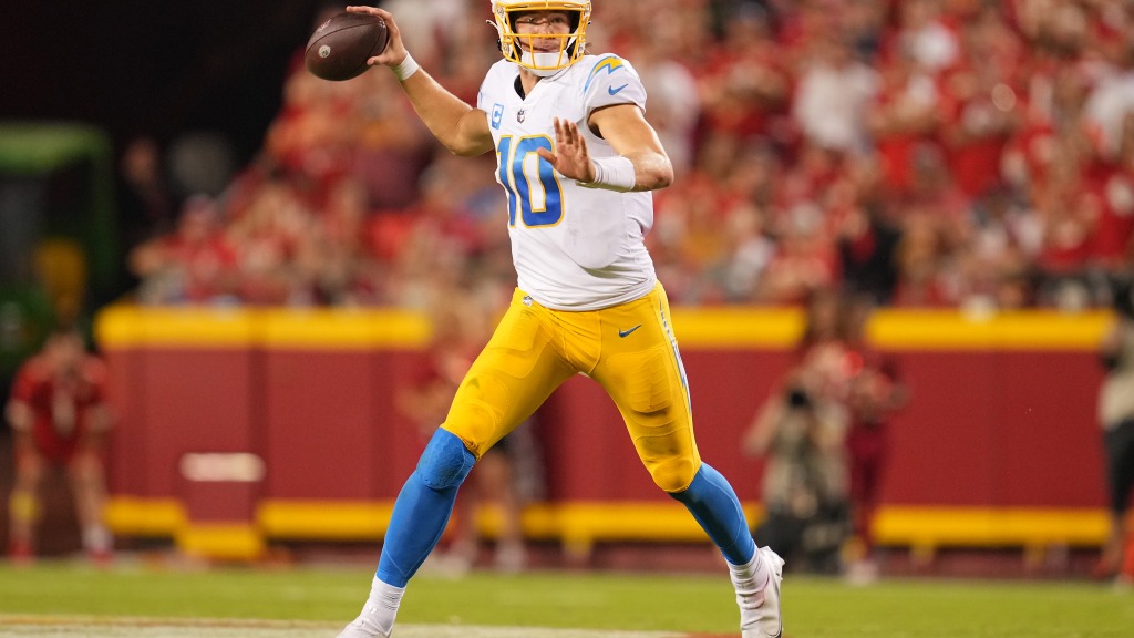 Chargers’ Brandon Staley gives encouraging update on Justin Herbert