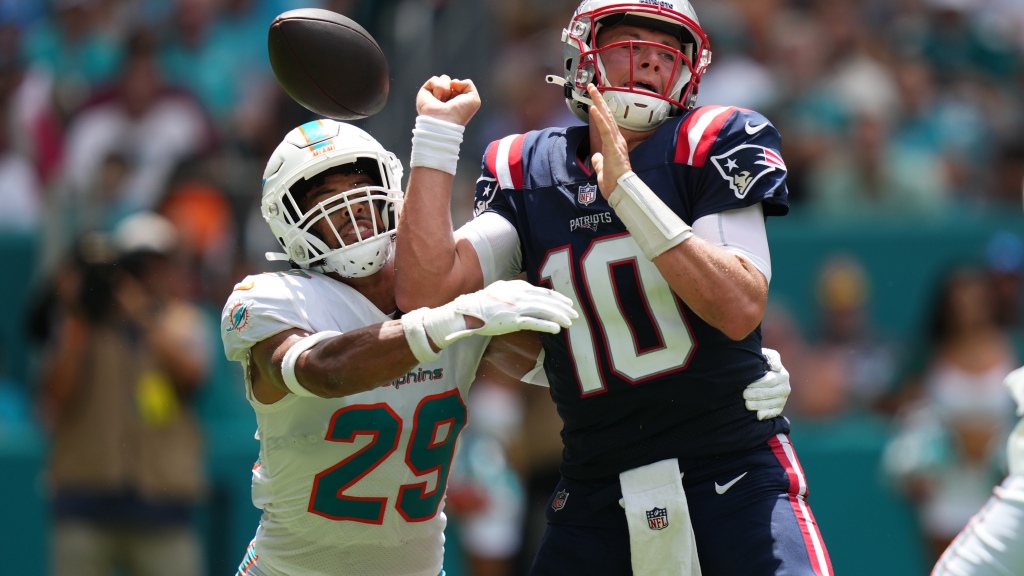 Fans react on Twitter during Dolphins win over Patriots in Week 1
