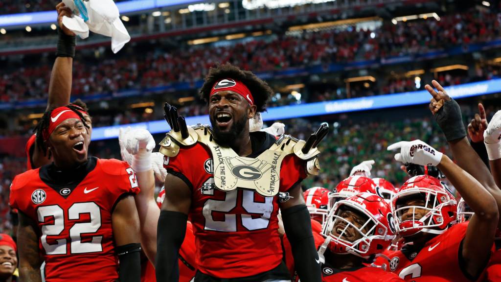 Georgia football dominates Oregon to open the season