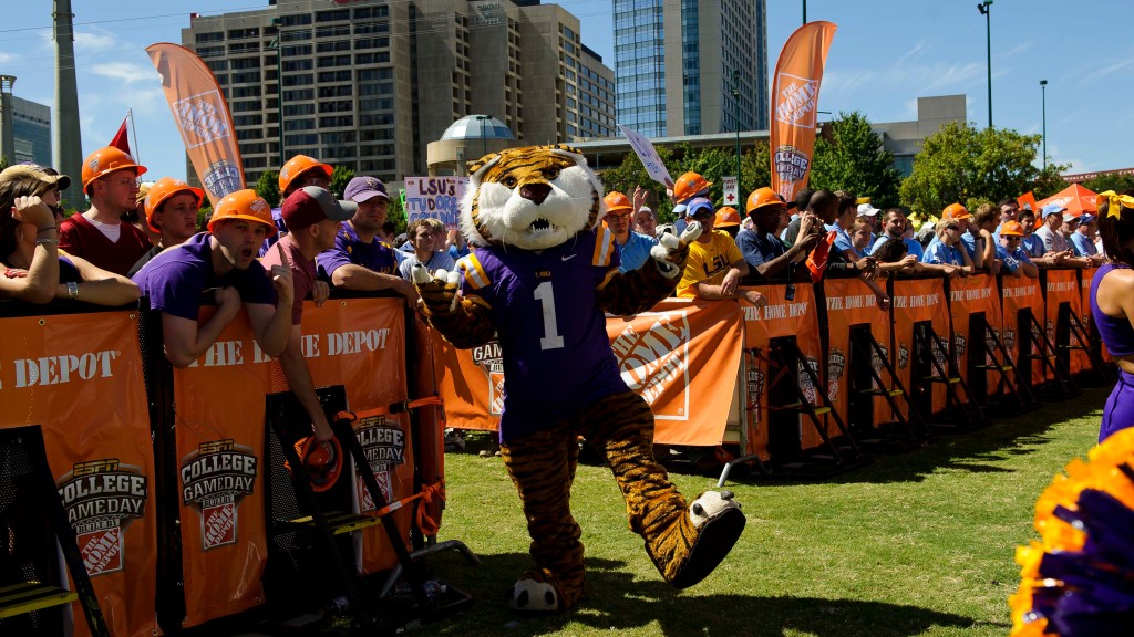 Jack Harlow picks Tigers on College GameDay