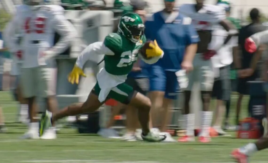 Jets-Giants Joint Practice Highlight | Joe Flacco Finds Ty Johnson in the Flat for a Big Gain