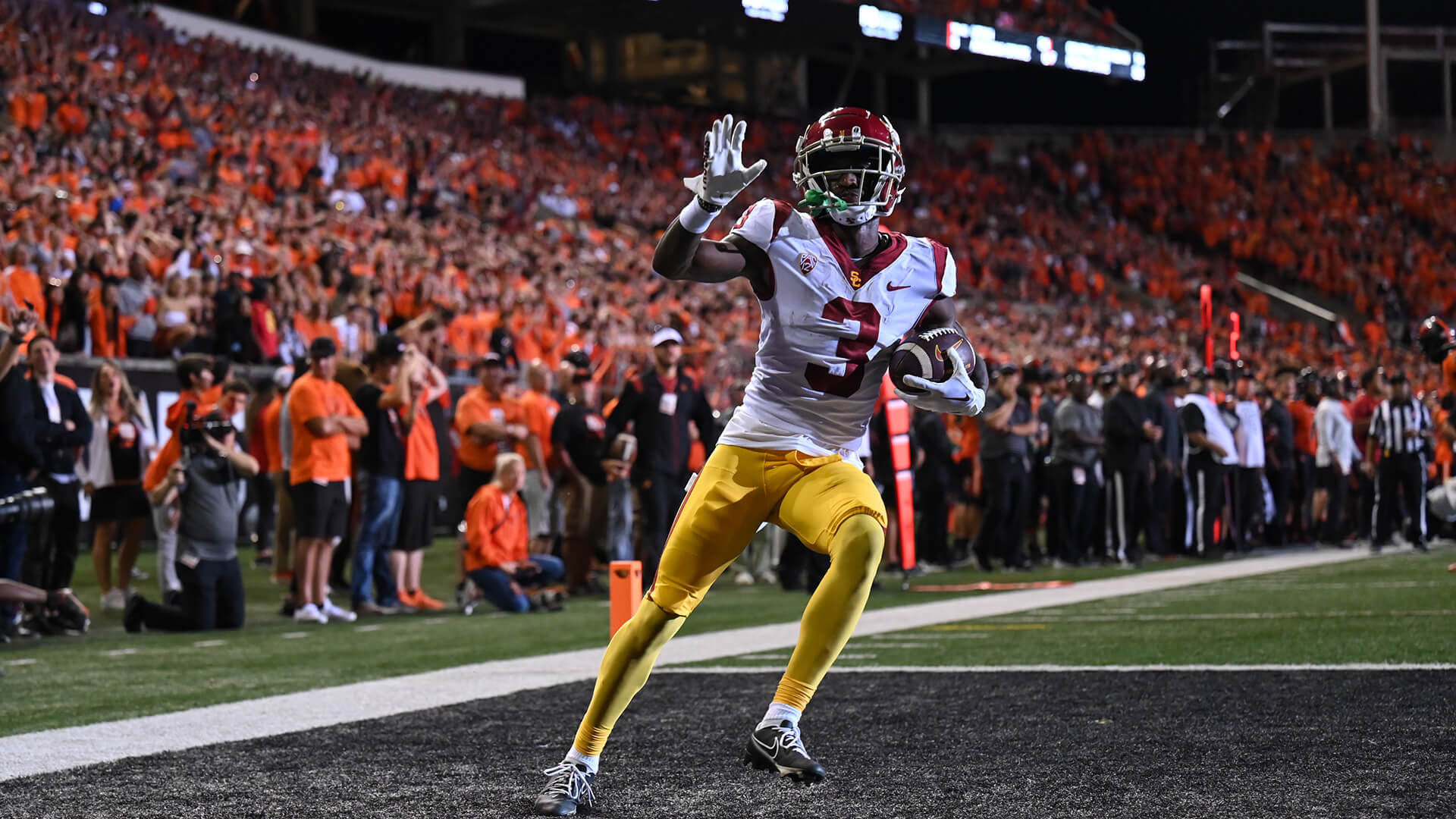 USC Trojans Football wide receiver Jordan Addison scores touchdown against Oregon State Beavers