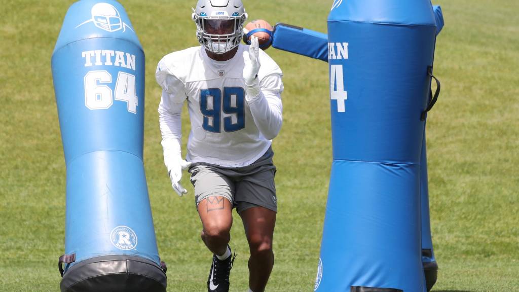 Julian Okwara returns to Lions practice, 5 others sit out