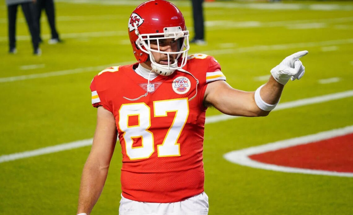 NFL DFS: Top DraftKings, FanDuel daily Fantasy football picks, stacks for Week 1, 2022 include Travis Kelce