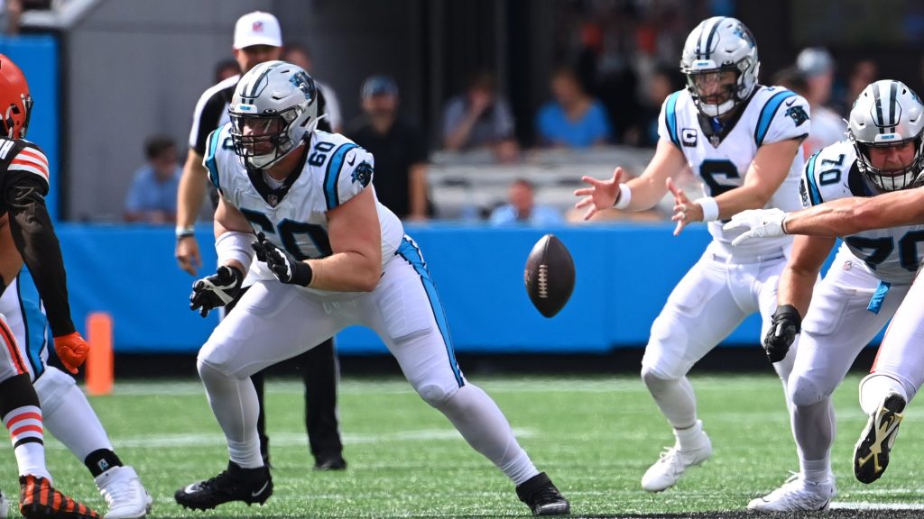 Panthers to start C Pat Elflein vs. Giants in Week 2