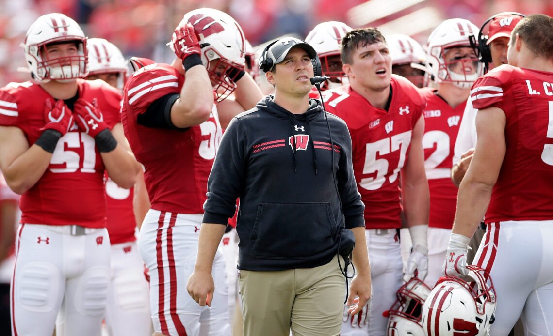 Should Wisconsin be concerned about its lack of pass-rush?