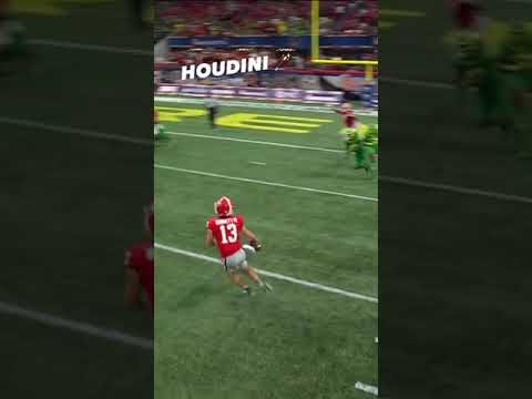 Stetson Bennett with a WILD touchdown 😲