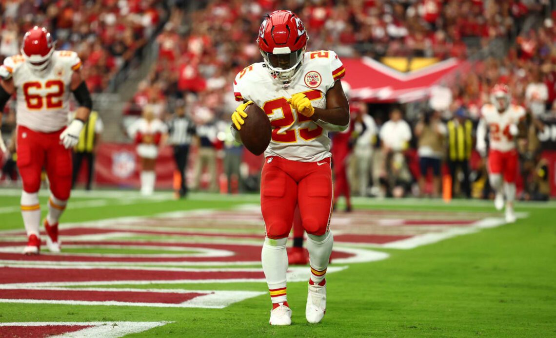 TOUCHDOWN: Clyde Edwards-Helaire Catches Patrick Mahomes' Underhand Pass and Punches It In