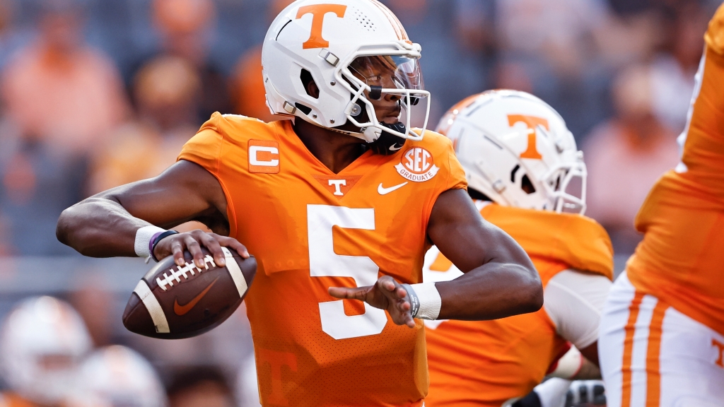 Tennessee QB scores 4 TDs in blowout win vs. Ball State