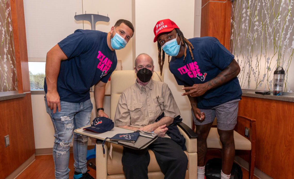 Texans visit Houston Methodist Cancer Center