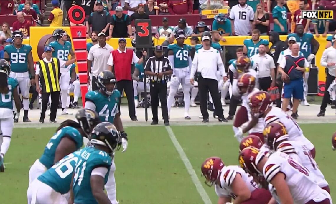 Wentz hits Gibson on wheel-route for speedy 25-yard gain