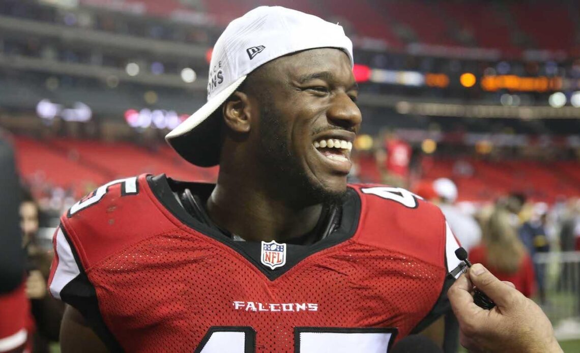 Browns acquiring former Pro Bowl linebacker Deion Jones from Falcons: Cleveland gets 'B+' for low-risk move