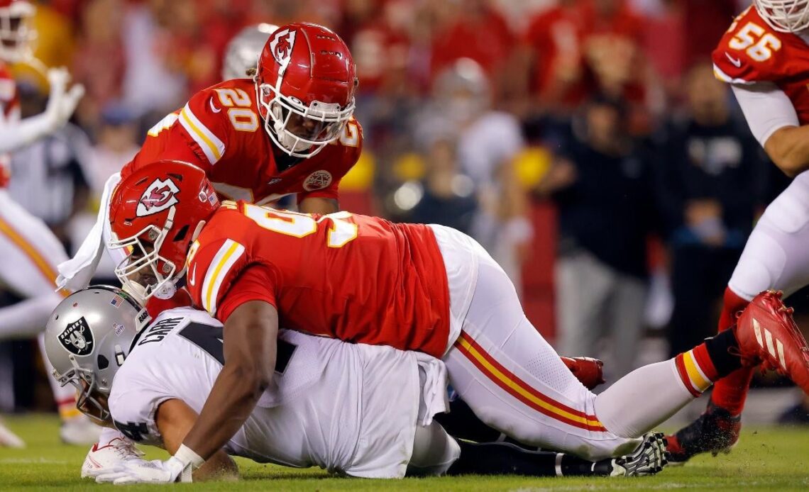 Chiefs-Raiders roughing-the-passer controversy: NFL world reacts to shocking call on Chris Jones