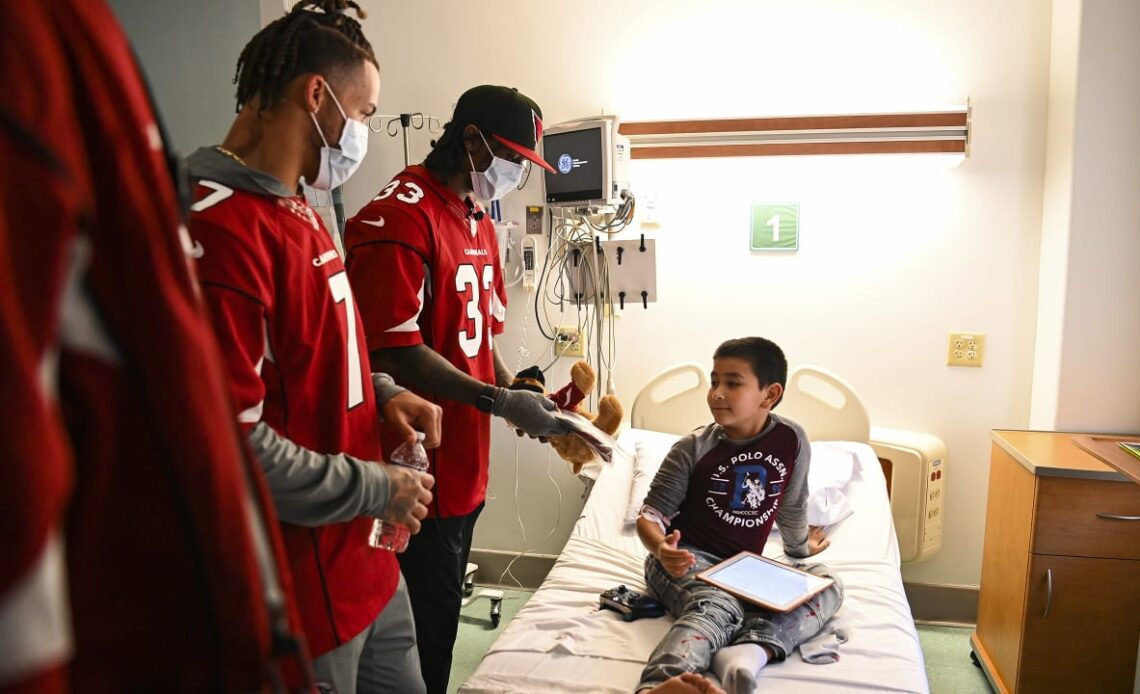 For Burn Victims, Antonio Hamilton And Teammates Bring Hope