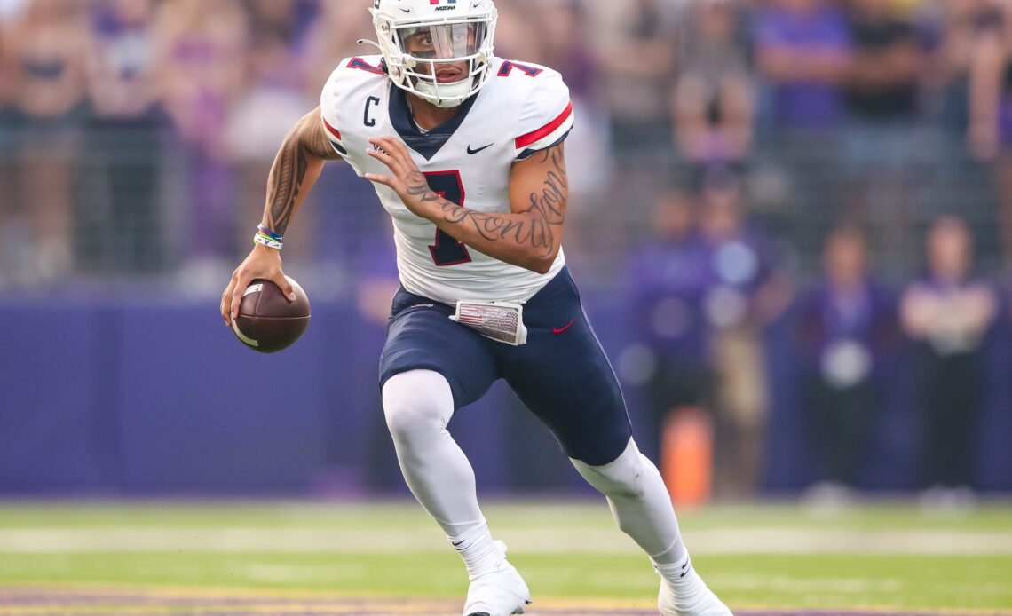 quarterback Jayden de Laura (7) - SEATTLE, WASH. -- Football vs. Washington at Husky Stadium.Oct. 15, 2022. Photo by Mike Christy / Arizona Athletics