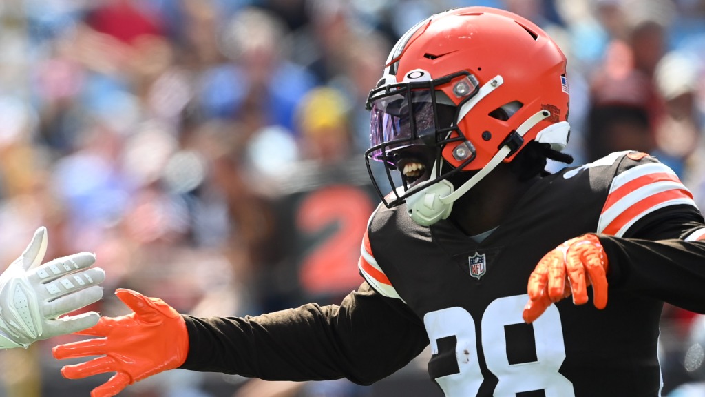 Jeremiah Owusu-Koramoah forces turnover for Browns vs. Ravens