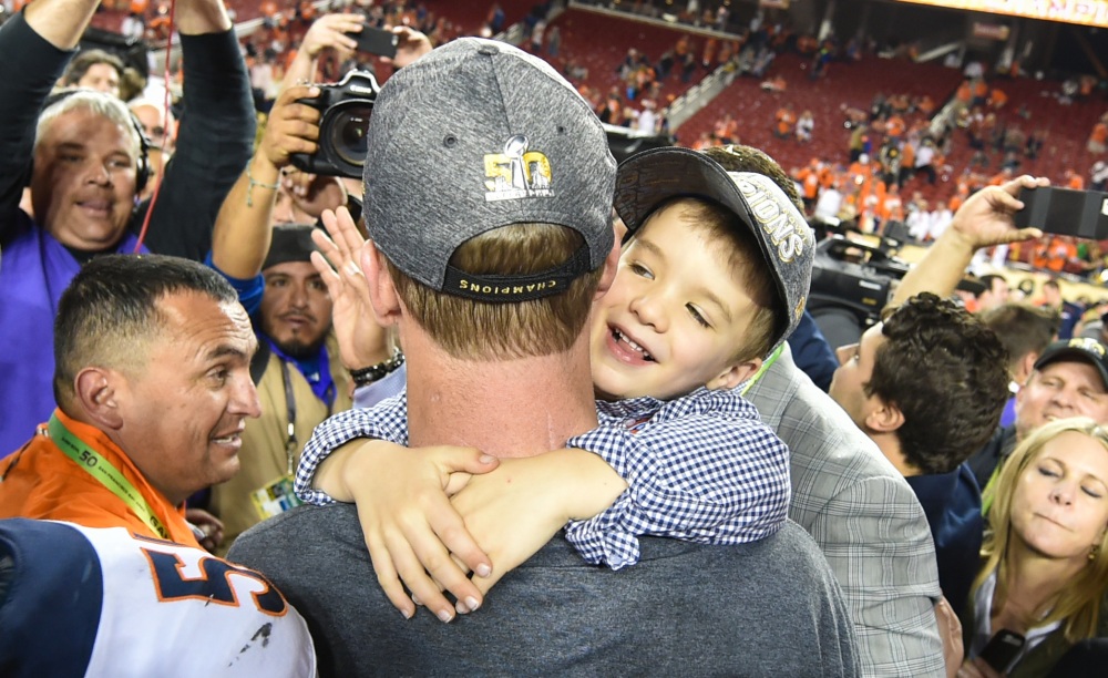 Peyton and Eli will call 10 ‘MNF’ games in 2022